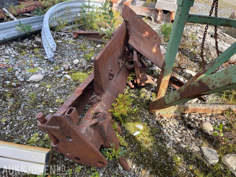 1900 Traktor-/maskinskjær eldre modell - Земјоделска машина: слика 1 1900 Traktor-/maskinskjær eldre modell - Земјоделска машина: слика 1