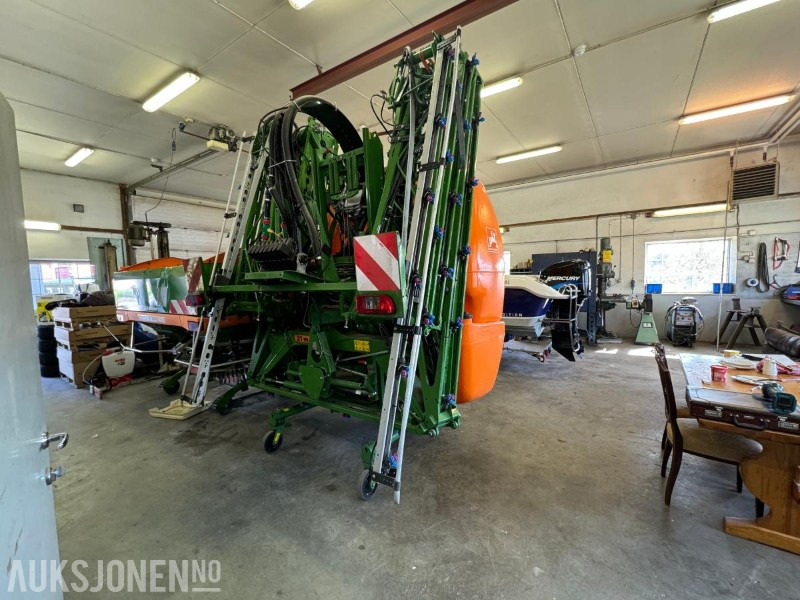 2011 amazonen uf 1801 21 meter m/ front tank - Земјоделска машина: слика 4 2011 amazonen uf 1801 21 meter m/ front tank - Земјоделска машина: слика 4