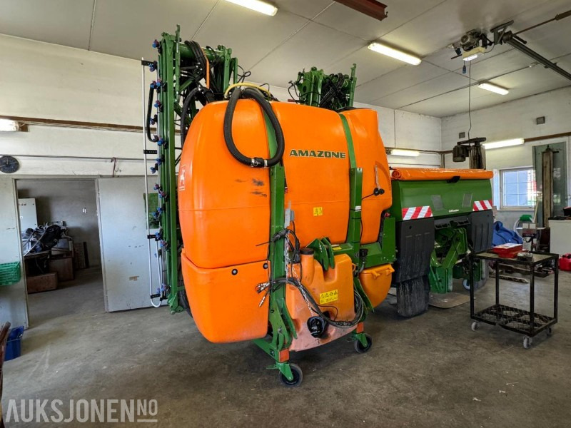 2011 amazonen uf 1801 21 meter m/ front tank - Земјоделска машина: слика 2 2011 amazonen uf 1801 21 meter m/ front tank - Земјоделска машина: слика 2