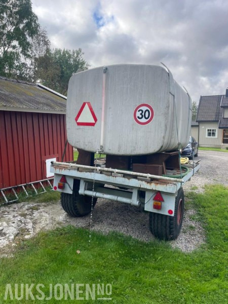 Henger/Grøftespyler/ vannvogn/ beredskapsvogn brann. - Земјоделска машина: слика 4 Henger/Grøftespyler/ vannvogn/ beredskapsvogn brann. - Земјоделска машина: слика 4