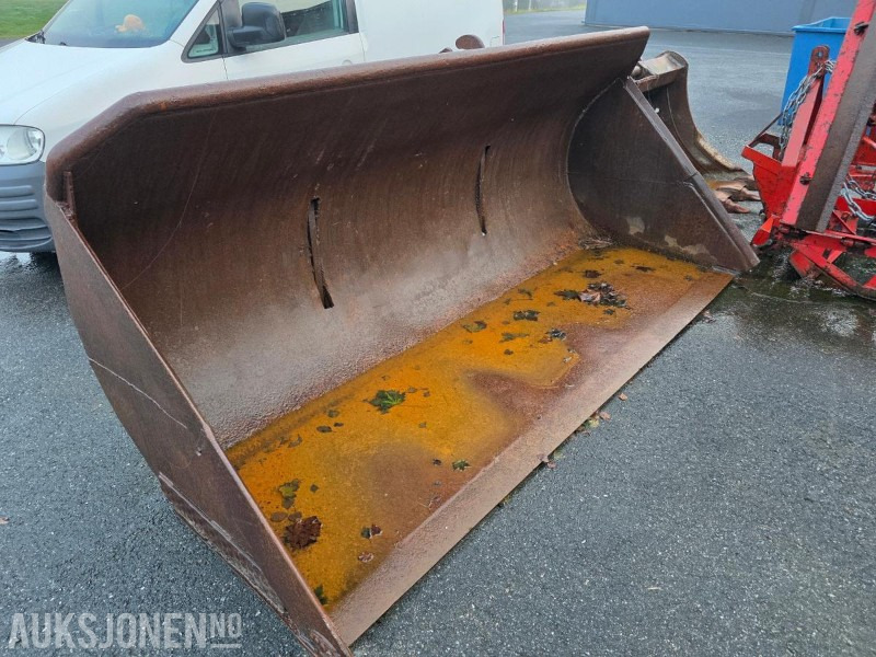 Frontlaster-skuffe 2,75 kubikk - Земјоделска машина: слика 1 Frontlaster-skuffe 2,75 kubikk - Земјоделска машина: слика 1