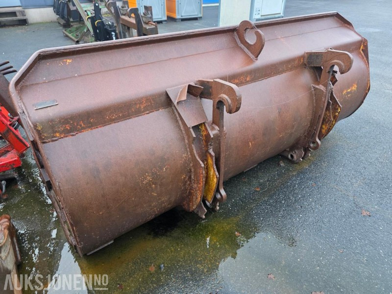 Frontlaster-skuffe 2,75 kubikk - Земјоделска машина: слика 3 Frontlaster-skuffe 2,75 kubikk - Земјоделска машина: слика 3