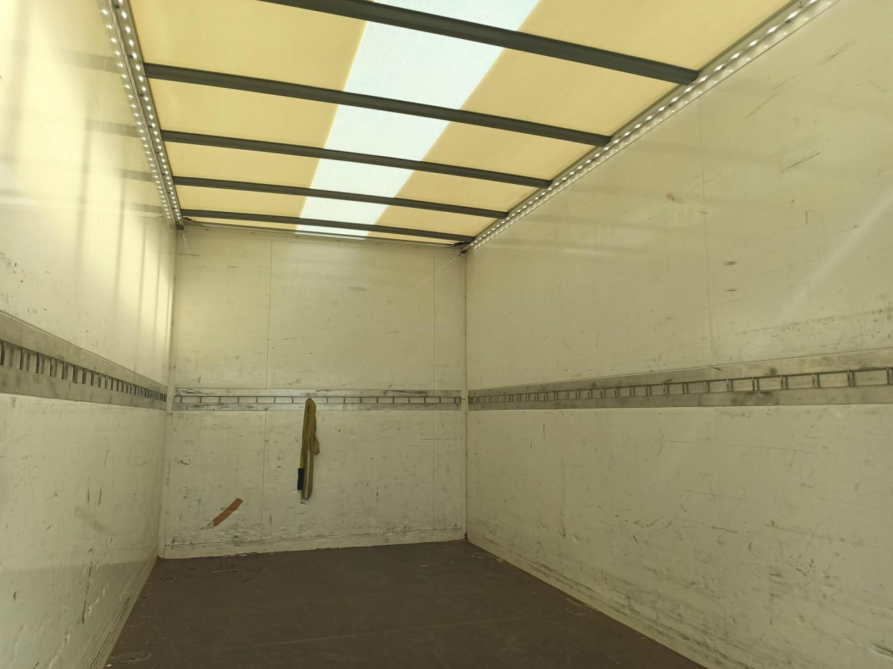 IVECO Daily 35S16A8 - Комбе фургон: слика 2 IVECO Daily 35S16A8 - Комбе фургон: слика 2
