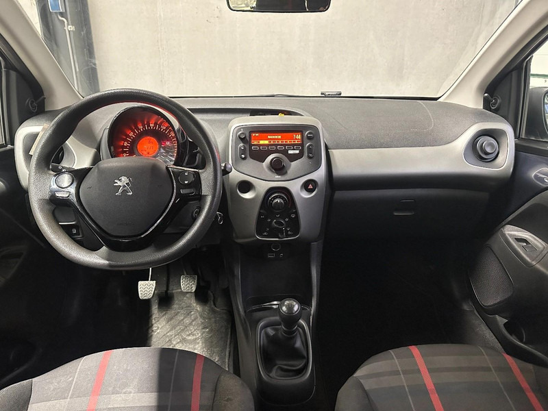 Peugeot 108 1.0 e-VTi Envy - Recent APK - Airco - 5 deurs - Metallic - Хечбек: слика 4 Peugeot 108 1.0 e-VTi Envy - Recent APK - Airco - 5 deurs - Metallic - Хечбек: слика 4