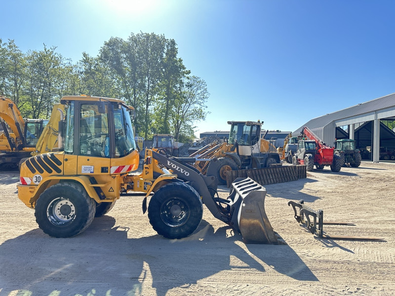 Volvo L 35 B - Z / S German machine - Bucket & Forks - Натоварувач на тркала: слика 4 Volvo L 35 B - Z / S German machine - Bucket & Forks - Натоварувач на тркала: слика 4