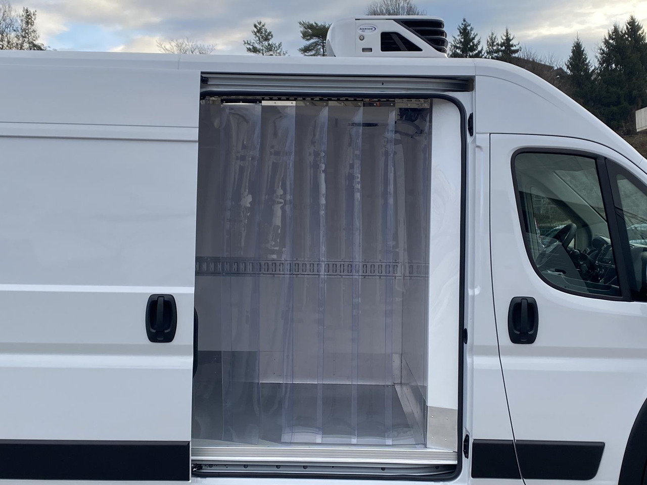 FIAT DUCATO L3H2 180PS BASE HEAVY / FRISCHDIENST + XARIOS 300 12-380V + Heizung - Комбе ладилник: слика 3 FIAT DUCATO L3H2 180PS BASE HEAVY / FRISCHDIENST + XARIOS 300 12-380V + Heizung - Комбе ладилник: слика 3
