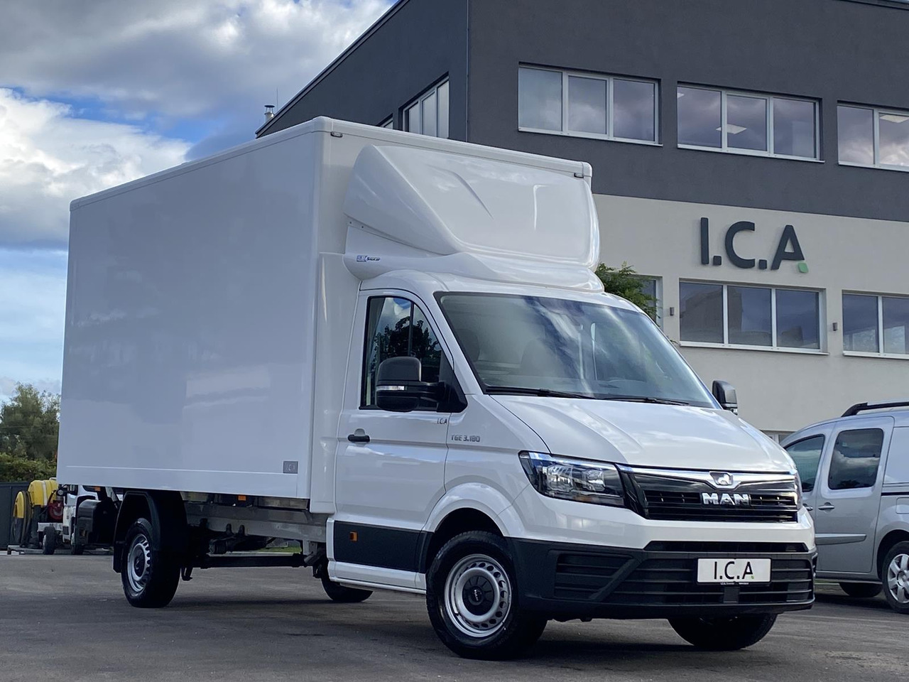 MAN TGE 3.180 RS4490 1+2, 180PS, 2.0L | ALU-BOX 4200mm + LADERAMPE - Комбе фургон: слика 2 MAN TGE 3.180 RS4490 1+2, 180PS, 2.0L | ALU-BOX 4200mm + LADERAMPE - Комбе фургон: слика 2