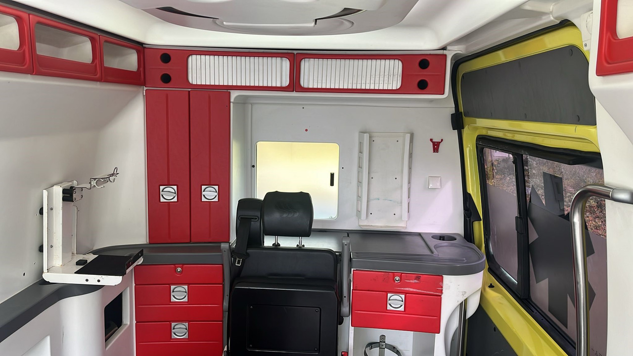 Mercedes Benz AMBULANCE Lot of 10 units Sprinter 313 CDI Automatic - Комунално/ Специјално возило: слика 4 Mercedes Benz AMBULANCE Lot of 10 units Sprinter 313 CDI Automatic - Комунално/ Специјално возило: слика 4