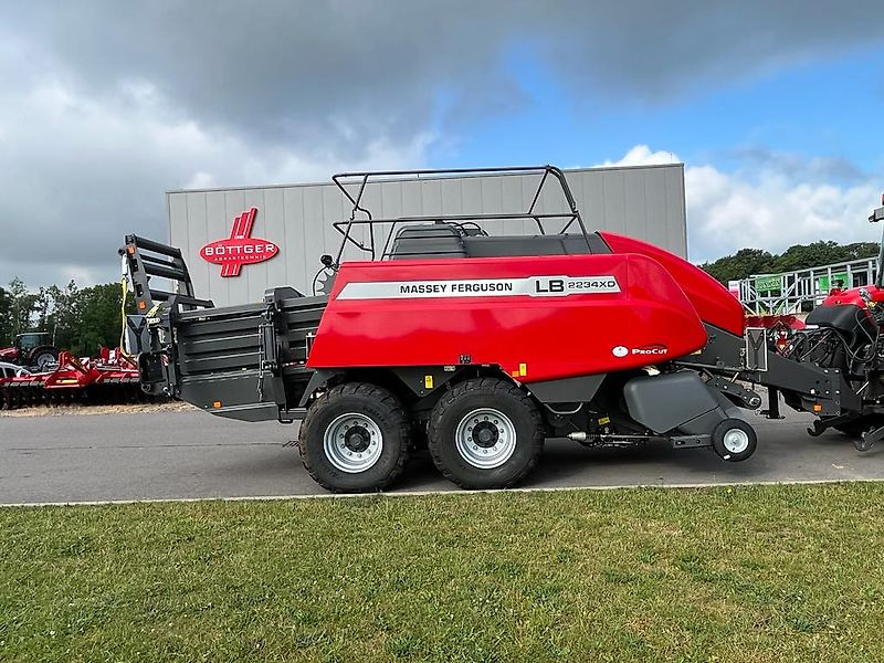 Massey Ferguson MF 2234 XDTC mit Schneidwerk "NEW" - Балирка за квадратни бали: слика 1 Massey Ferguson MF 2234 XDTC mit Schneidwerk "NEW" - Балирка за квадратни бали: слика 1