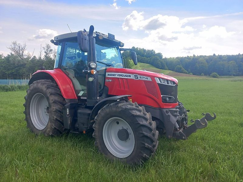 Massey Ferguson MF 6714 S Dyna-VT - Трактор: слика 1 Massey Ferguson MF 6714 S Dyna-VT - Трактор: слика 1