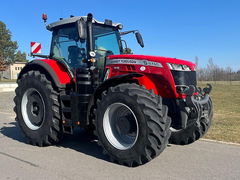 Massey Ferguson MF 8740 S "Exclusive Ausstattung" - Трактор: слика 1 Massey Ferguson MF 8740 S "Exclusive Ausstattung" - Трактор: слика 1