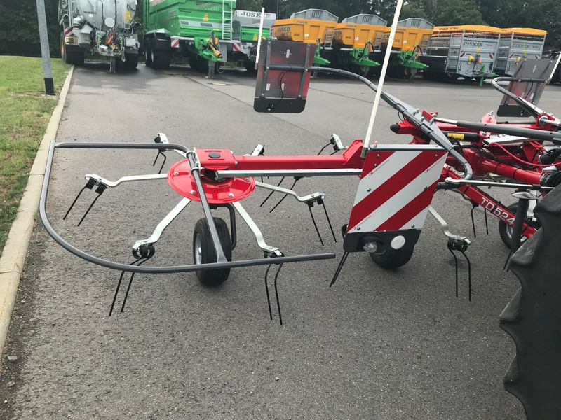 Нов Превртувач и гребло Massey Ferguson MF TD 524 DN / FELLA SANOS 5204 DN: слика 10 Нов Превртувач и гребло Massey Ferguson MF TD 524 DN / FELLA SANOS 5204 DN: слика 10
