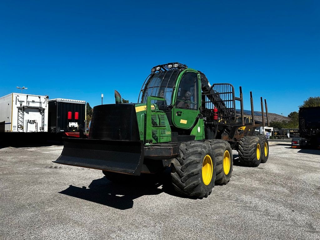 John Deere 1210E 10m CF710 KRAN - Пренесувач на стебла: слика 1 John Deere 1210E 10m CF710 KRAN - Пренесувач на стебла: слика 1
