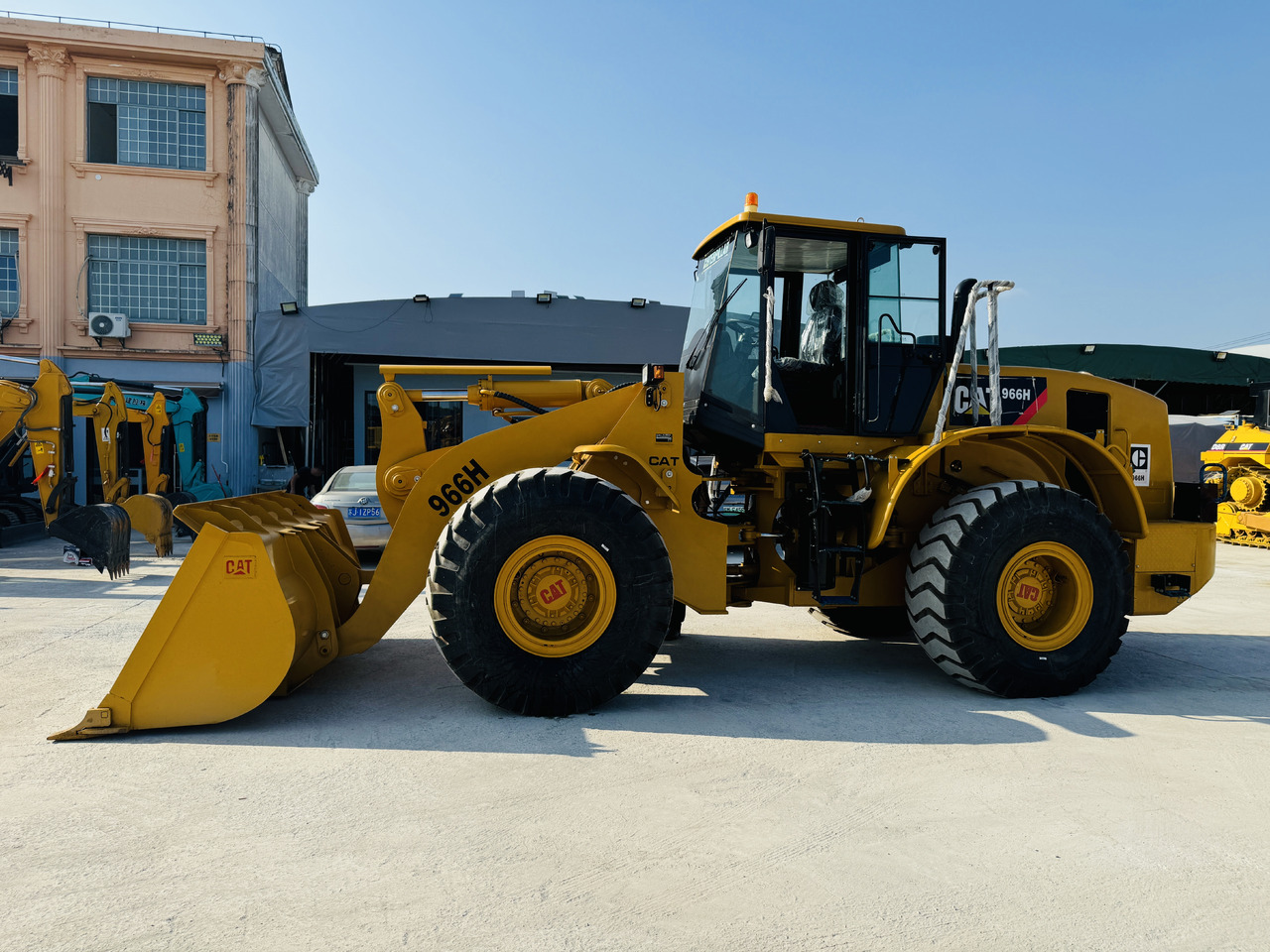 Caterpillar CAT 966 966H 966F 966G 6 Ton Wheel Loader and Similar Used Loaders 5 ton 6 Ton Are in Stock - Натоварувач на тркала: слика 1 Caterpillar CAT 966 966H 966F 966G 6 Ton Wheel Loader and Similar Used Loaders 5 ton 6 Ton Are in Stock - Натоварувач на тркала: слика 1