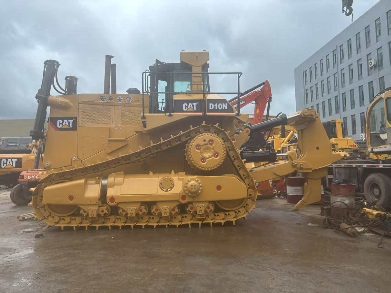Caterpillar CAT Used Crawler Bulldozer Tractor D10N D9R D8R D8T D7R D7G D6G Dozer for Sale - Булдожер: слика 1 Caterpillar CAT Used Crawler Bulldozer Tractor D10N D9R D8R D8T D7R D7G D6G Dozer for Sale - Булдожер: слика 1