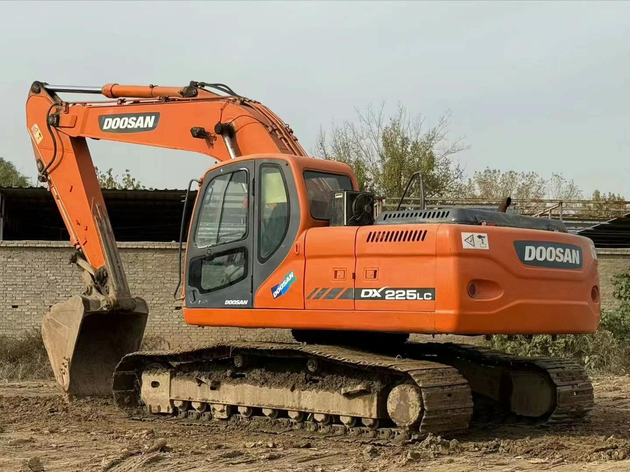 Doosan Used Excavator 225 DX225 DX300 DH150W DX300 DX420 DX520 Second hand Crawler Excavators in Excellent Work Condition - Багер гасеничар: слика 1 Doosan Used Excavator 225 DX225 DX300 DH150W DX300 DX420 DX520 Second hand Crawler Excavators in Excellent Work Condition - Багер гасеничар: слика 1