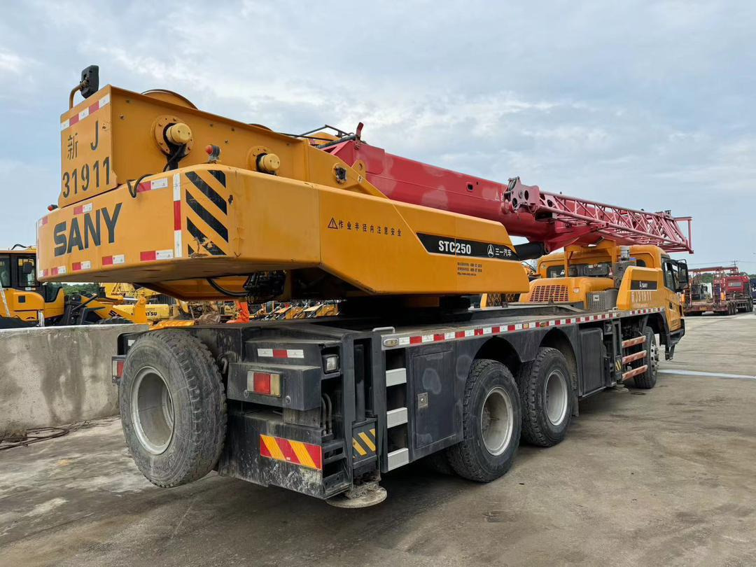 SANY 25 Ton Crane Truck Crane SANY STC250 QY50C STC750 STC1000 XCMG ZOOOMLION TADANO KOBELCO CRANES FOR SALE - Мобилен кран: слика 4 SANY 25 Ton Crane Truck Crane SANY STC250 QY50C STC750 STC1000 XCMG ZOOOMLION TADANO KOBELCO CRANES FOR SALE - Мобилен кран: слика 4