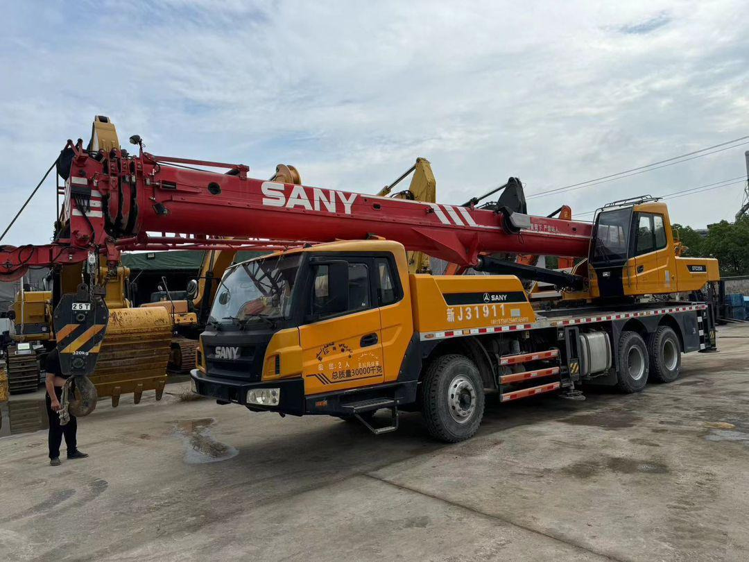 SANY 25 Ton Crane Truck Crane SANY STC250 QY50C STC750 STC1000 XCMG ZOOOMLION TADANO KOBELCO CRANES FOR SALE - Мобилен кран: слика 2 SANY 25 Ton Crane Truck Crane SANY STC250 QY50C STC750 STC1000 XCMG ZOOOMLION TADANO KOBELCO CRANES FOR SALE - Мобилен кран: слика 2