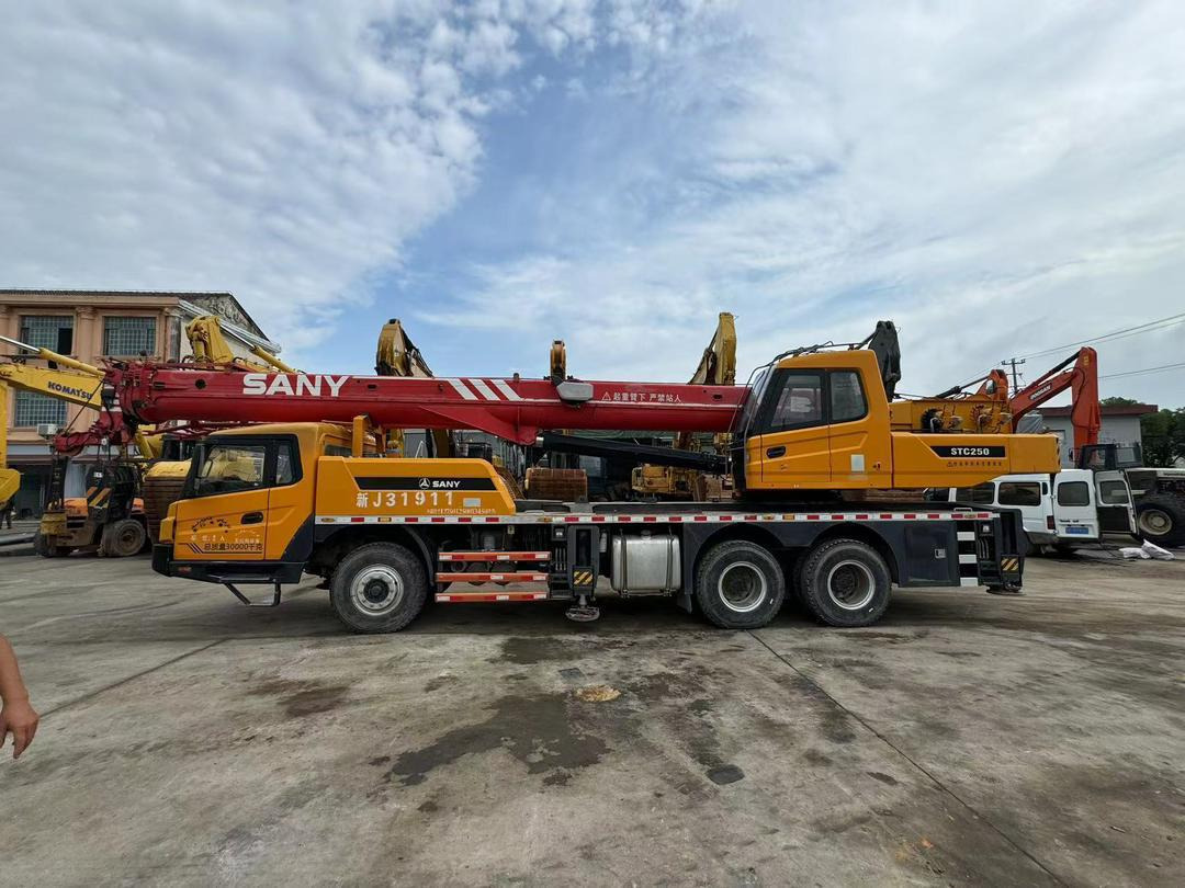 Мобилен кран Sany Used Truck Crane 25 Ton with Excellent Work Performance and 1 year Warrenty: слика 8