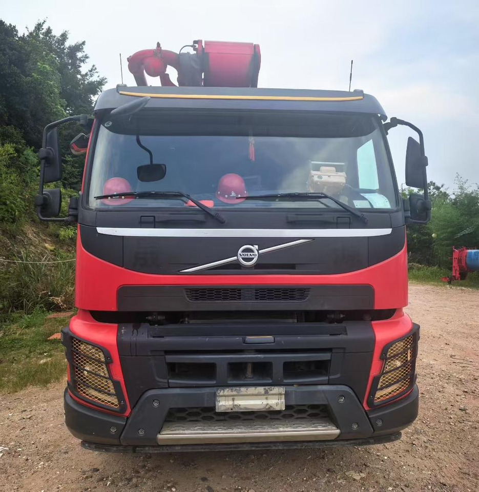 VOLVO 62 Meters Original Concrete Pump Truck Construction Machinery Cement Pumping Equipment Mounted Concrete Pump Truck - Машина за бетон: слика 3 VOLVO 62 Meters Original Concrete Pump Truck Construction Machinery Cement Pumping Equipment Mounted Concrete Pump Truck - Машина за бетон: слика 3