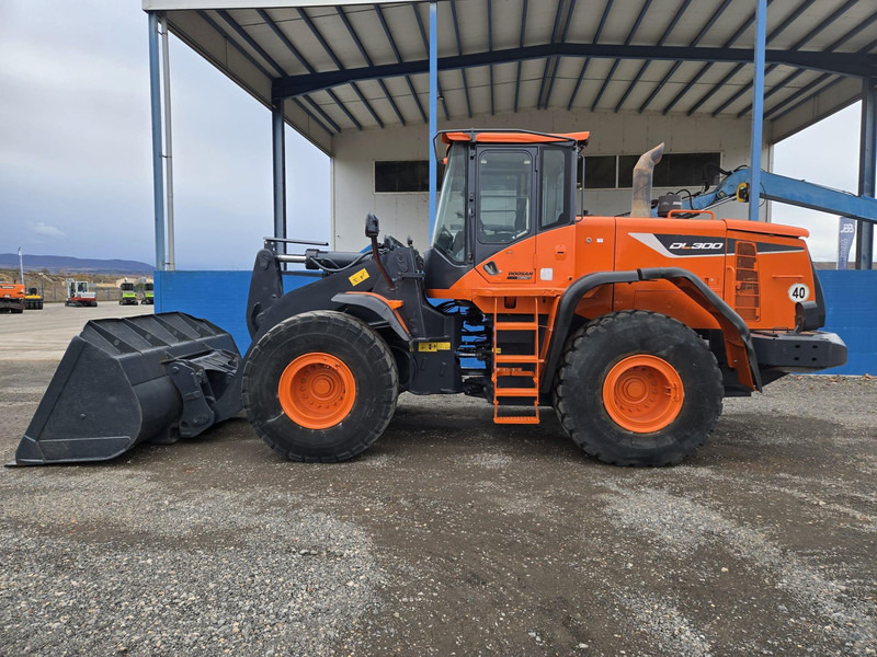 Doosan DL300-5 - Натоварувач на тркала: слика 1 Doosan DL300-5 - Натоварувач на тркала: слика 1