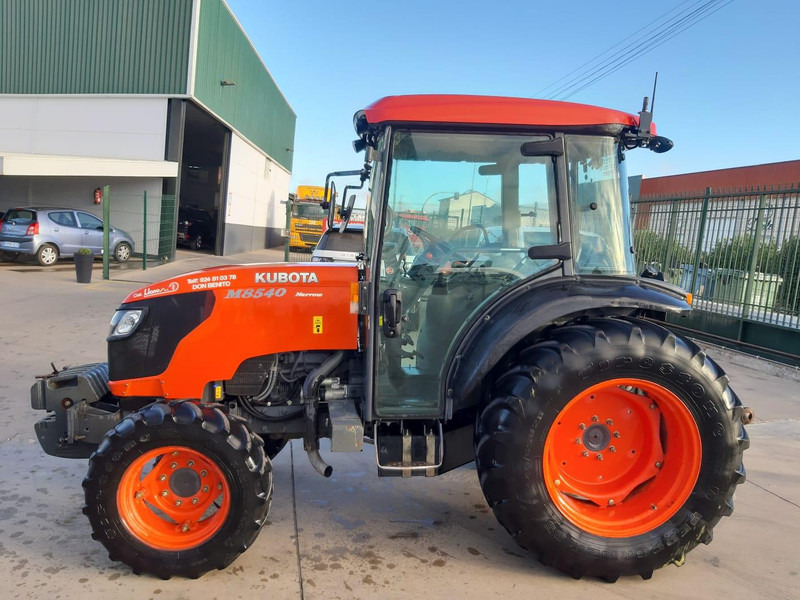 Kubota M8540 - Трактор: слика 1 Kubota M8540 - Трактор: слика 1