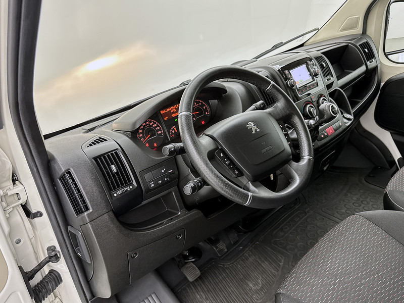 Peugeot Boxer 330 2.2 BlueHDi 120 L1H1 Premium Navigatie Achteruitrijcamera Betimmering Cruise Control - Мало комбе: слика 4 Peugeot Boxer 330 2.2 BlueHDi 120 L1H1 Premium Navigatie Achteruitrijcamera Betimmering Cruise Control - Мало комбе: слика 4