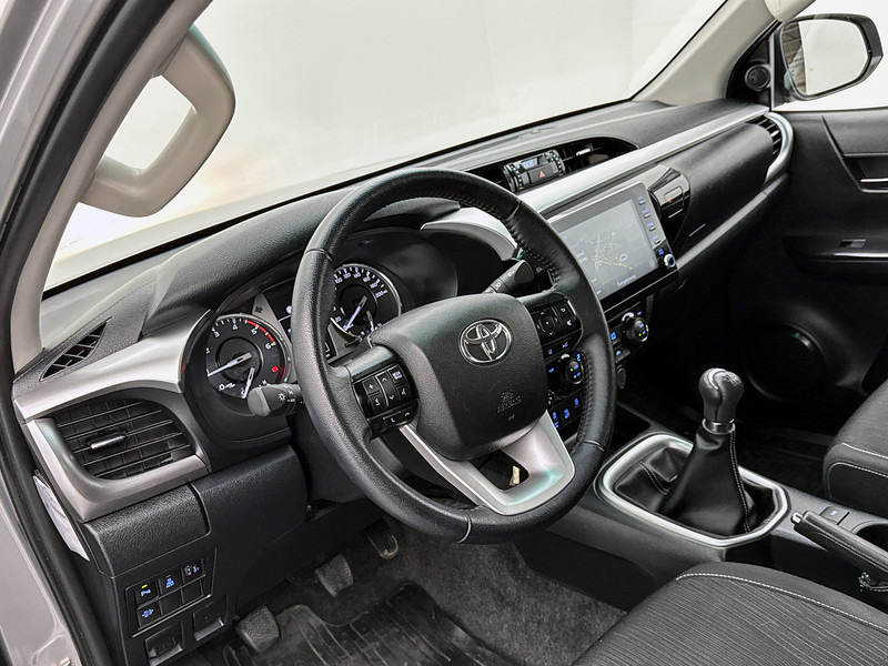 Toyota Hilux 2.4 D-4D Xtra Cab Professional Toneau cover 4x4 3.5t trekhaak Navigatie Stoelverwarming - Пикап: слика 4 Toyota Hilux 2.4 D-4D Xtra Cab Professional Toneau cover 4x4 3.5t trekhaak Navigatie Stoelverwarming - Пикап: слика 4