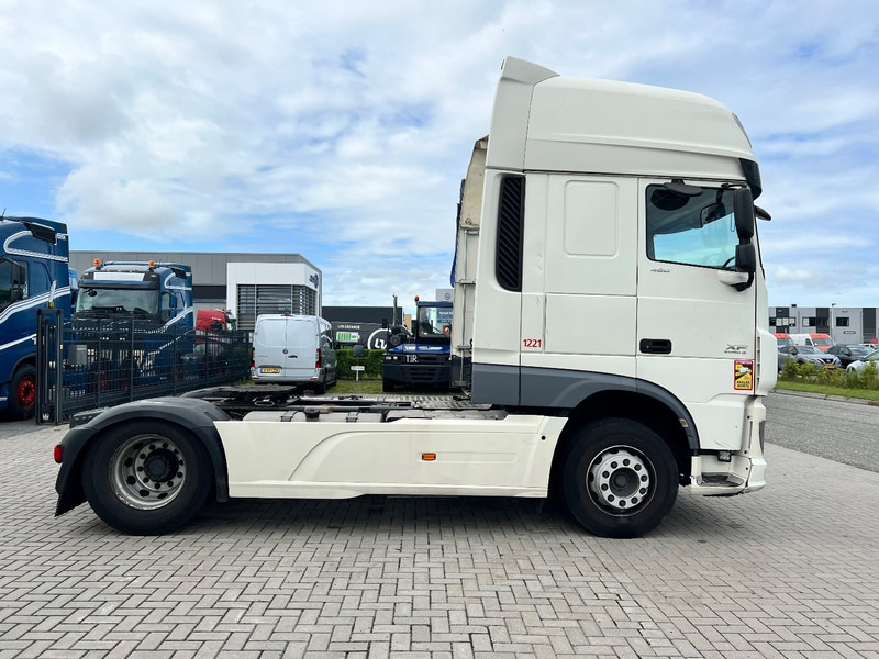 DAF XF 460 4x2 Trekker SSC / 2x Tank / full spoiler - Камион влекач: слика 4 DAF XF 460 4x2 Trekker SSC / 2x Tank / full spoiler - Камион влекач: слика 4
