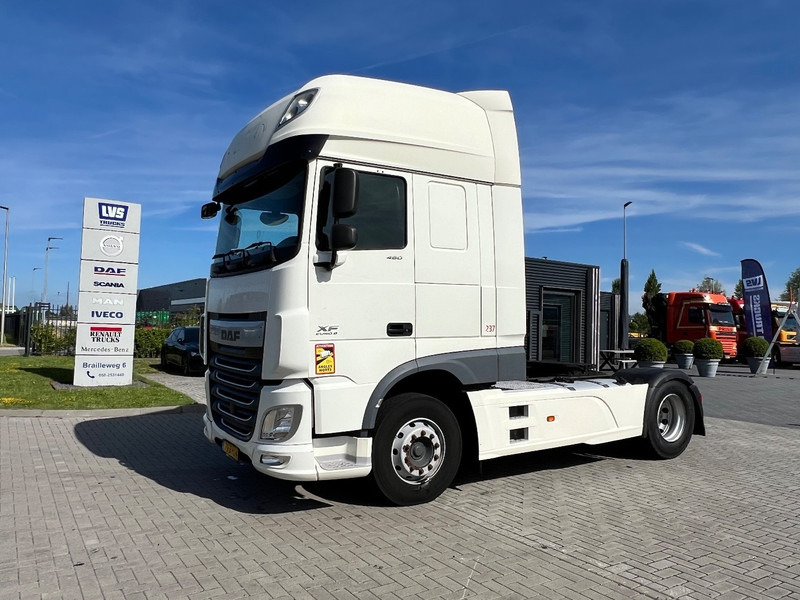 DAF XF 460 4x2 Trekker SSC / 2x Tank / full spoiler - Камион влекач: слика 1 DAF XF 460 4x2 Trekker SSC / 2x Tank / full spoiler - Камион влекач: слика 1