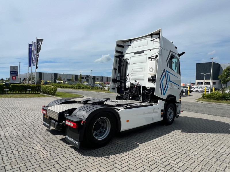 Renault T480 T-HIGH 4x2 Trekker Standclima / 2x Tank / New - Камион влекач: слика 5 Renault T480 T-HIGH 4x2 Trekker Standclima / 2x Tank / New - Камион влекач: слика 5