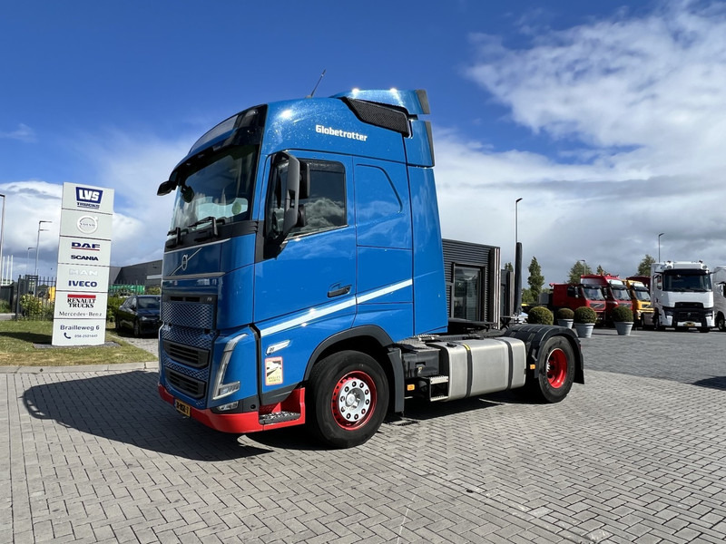 Volvo FH 460 4x2 trekker Globetrotter / 2x Fuel Tank - Камион влекач: слика 1 Volvo FH 460 4x2 trekker Globetrotter / 2x Fuel Tank - Камион влекач: слика 1