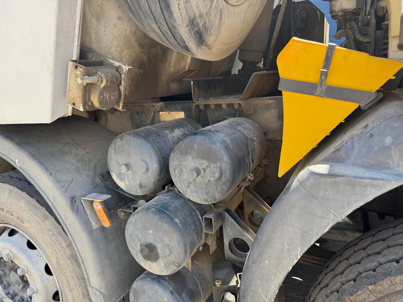 Камион IVECO EuroTrakker 410 2009 Euro 4 Cursor 13 Klima : Sasiu GROS , Multi: слика 9 Камион IVECO EuroTrakker 410 2009 Euro 4 Cursor 13 Klima : Sasiu GROS , Multi: слика 9