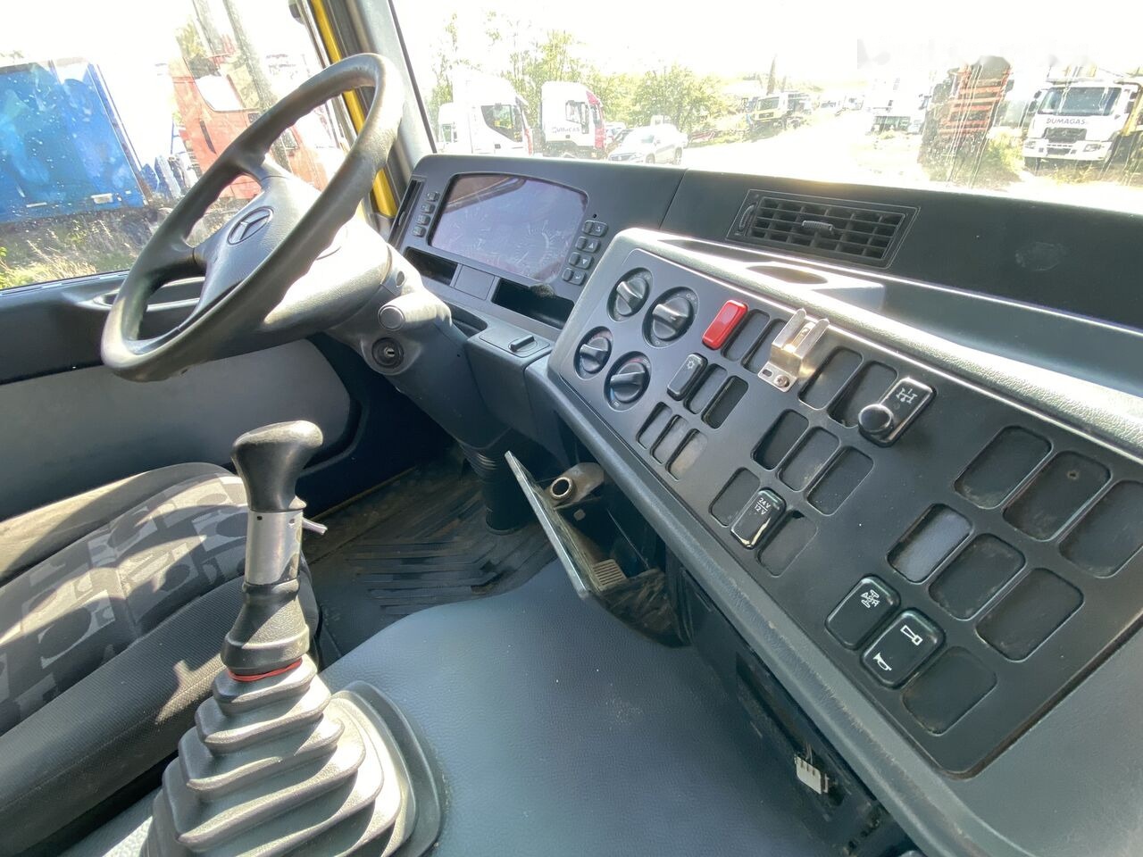 Камион со кран, Камион со платформа Mercedes-Benz Dropside camion Mercedes-Benz Actros MP1 V6 2635 + KRANE HIAB 17: слика 11