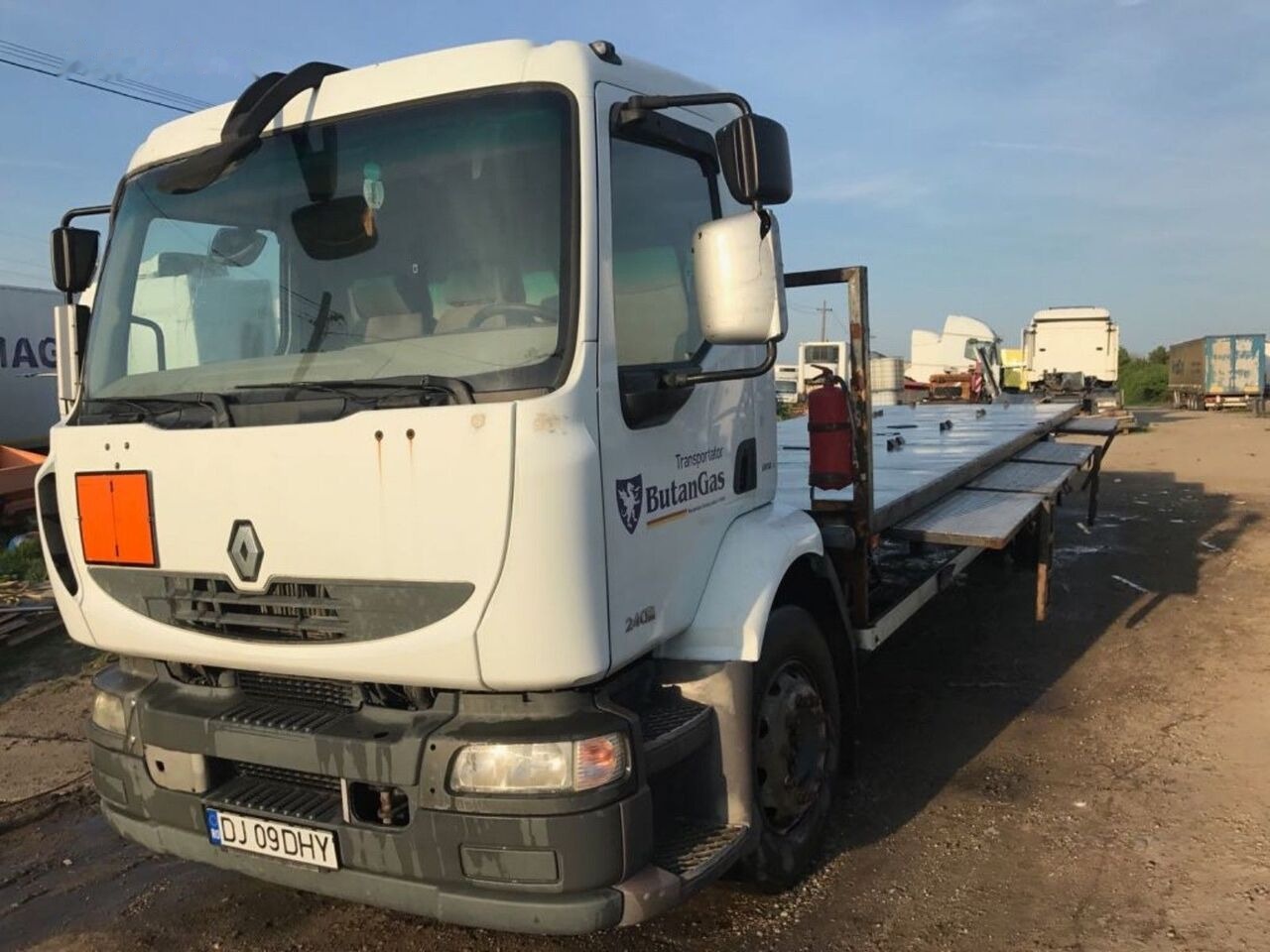 Renault Midlum DXI Adr Transport Butelii - Камион со платформа: слика 1 Renault Midlum DXI Adr Transport Butelii - Камион со платформа: слика 1