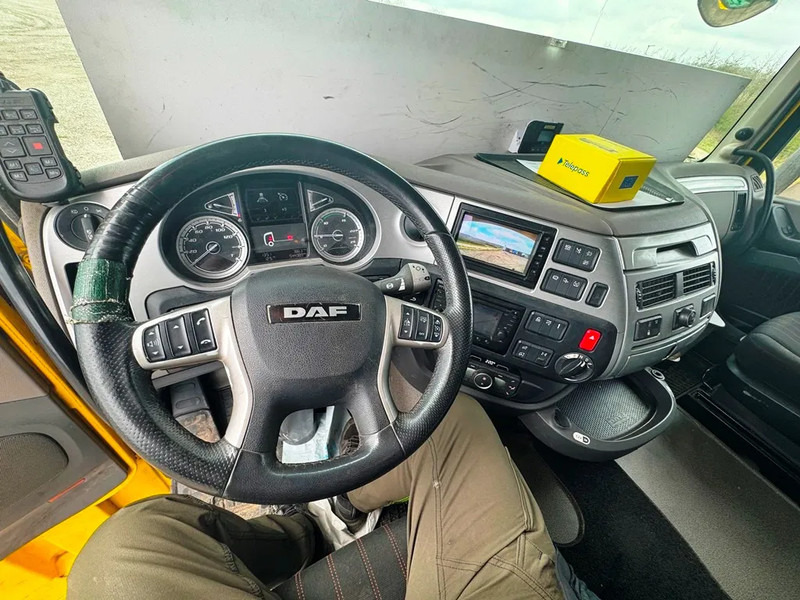Камион влекач DAF XF 530 Twensteer 6x2/4. Hydr. system.: слика 19