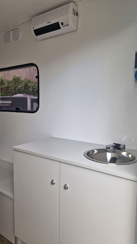 NOWA Przyczepa Socjalna Stróżówka Brygadówka Magazyn Budowa Bauwagen - Градежен контејнер, Приколка: слика 3 NOWA Przyczepa Socjalna Stróżówka Brygadówka Magazyn Budowa Bauwagen - Градежен контејнер, Приколка: слика 3