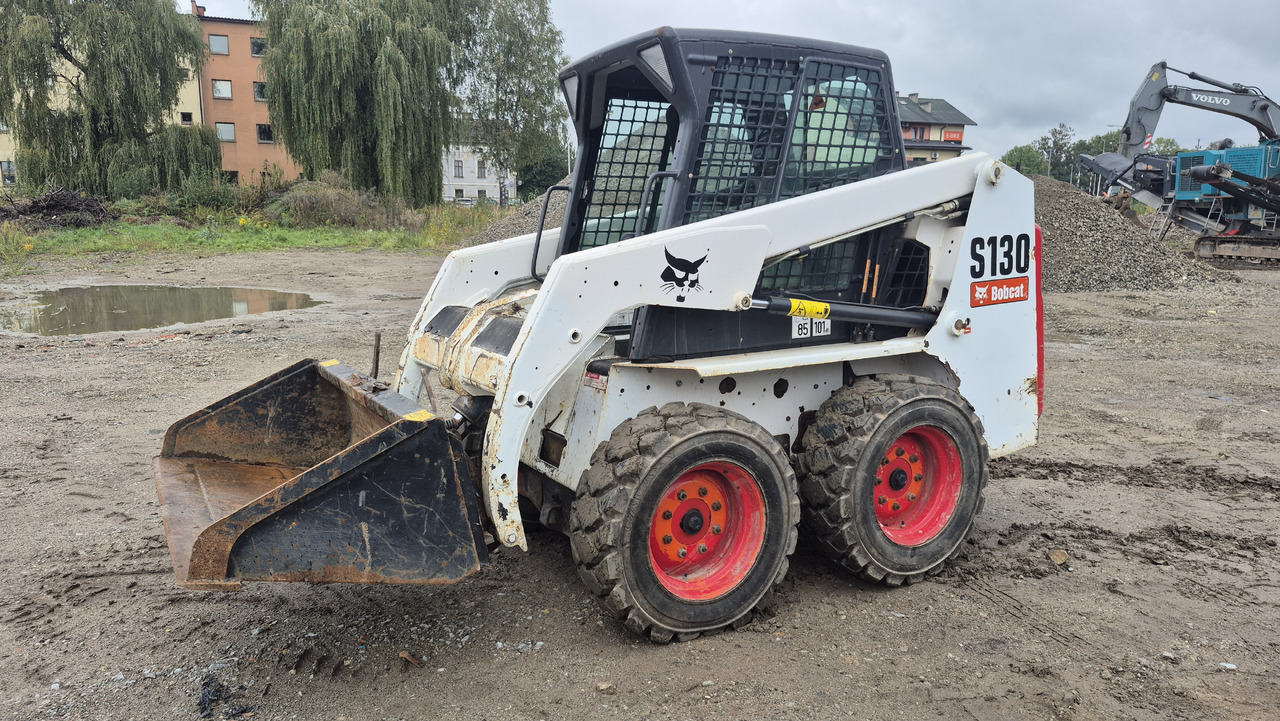 BOBCAT S130 - Компактен натоварувач: слика 1 BOBCAT S130 - Компактен натоварувач: слика 1