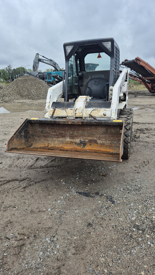 BOBCAT S130 - Компактен натоварувач: слика 3 BOBCAT S130 - Компактен натоварувач: слика 3