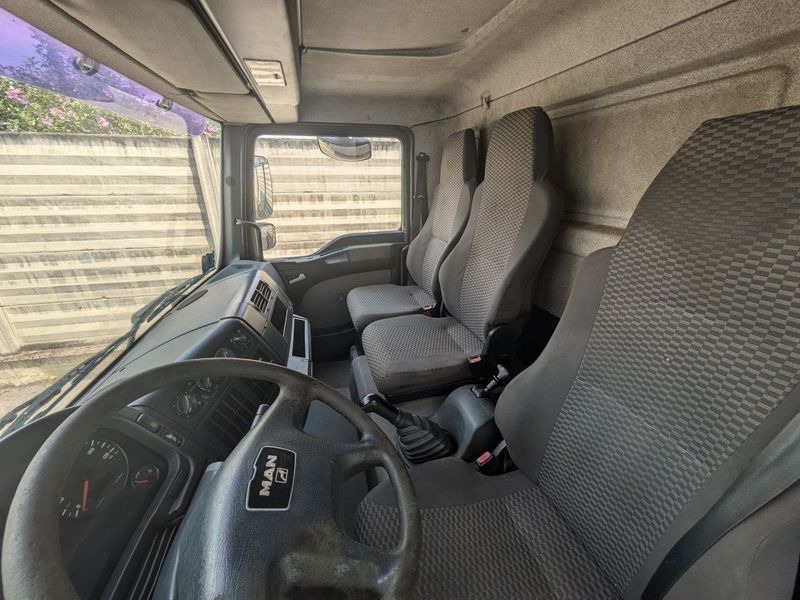 Camion cassone coibentato MAN MAN TGL 7.180 - Камион сандучар: слика 5 Camion cassone coibentato MAN MAN TGL 7.180 - Камион сандучар: слика 5