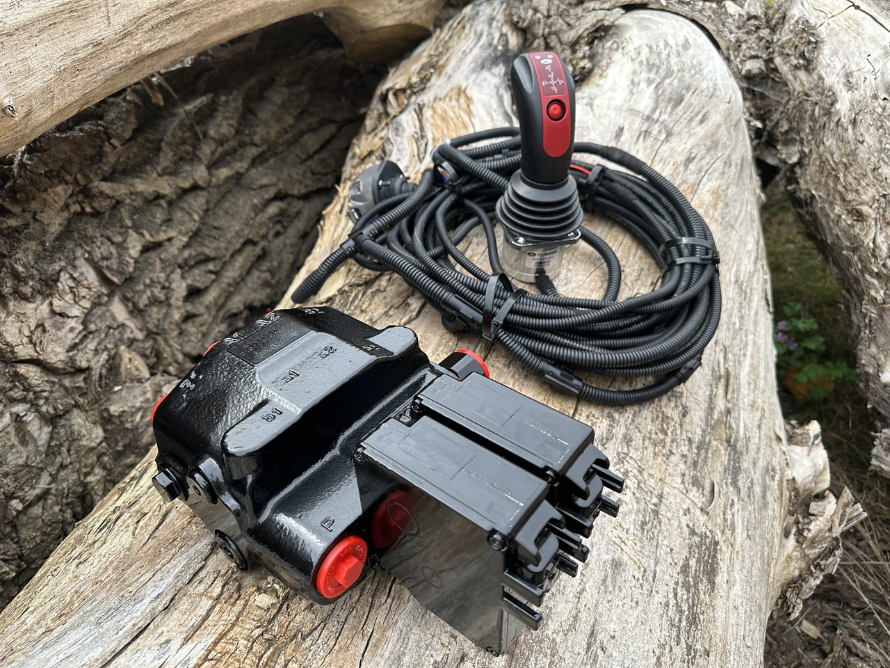 Walvoil SDM/DLM Allis-Chalmers, Case IH Magnum, Fiat, Ford - Преден утоварувач за трактор за Преден утоварувач за трактор: слика 1 Walvoil SDM/DLM Allis-Chalmers, Case IH Magnum, Fiat, Ford - Преден утоварувач за трактор за Преден утоварувач за трактор: слика 1