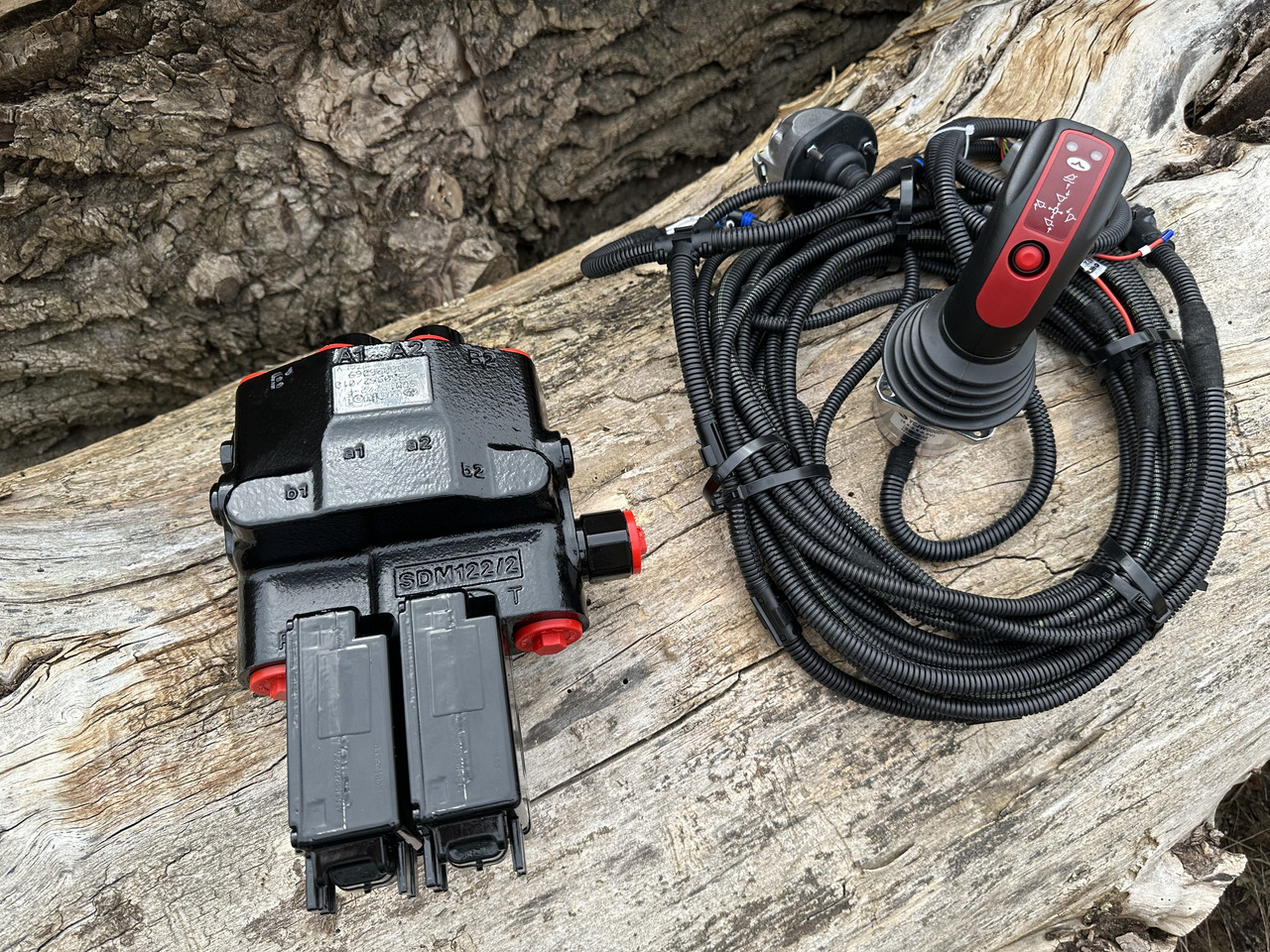 Walvoil SDM/DLM Allis-Chalmers, Case IH Magnum, Fiat, Ford - Преден утоварувач за трактор за Преден утоварувач за трактор: слика 3 Walvoil SDM/DLM Allis-Chalmers, Case IH Magnum, Fiat, Ford - Преден утоварувач за трактор за Преден утоварувач за трактор: слика 3