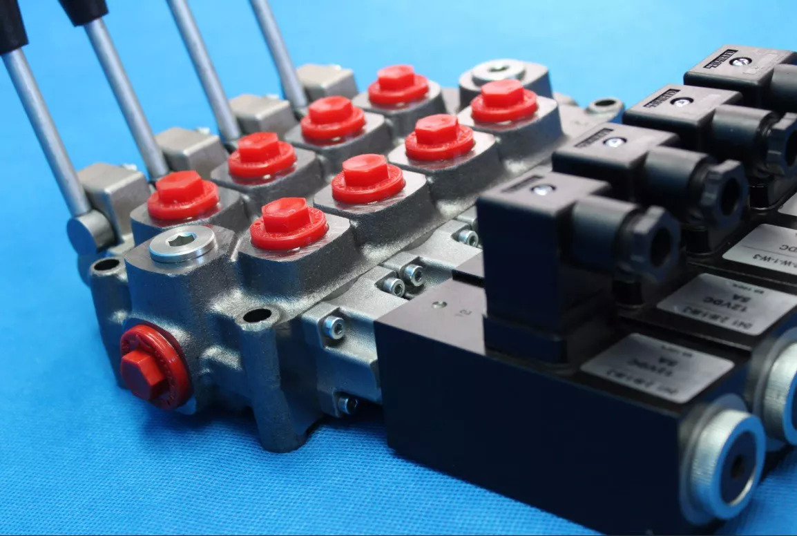 Земјоделска машина Galtech 4 Functions Valve 60L/min 12/24V + Radio Remote Juuko 800: слика 9 Земјоделска машина Galtech 4 Functions Valve 60L/min 12/24V + Radio Remote Juuko 800: слика 9