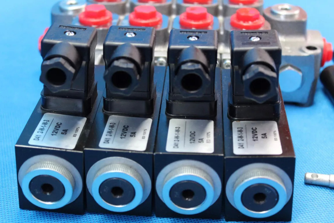 Земјоделска машина Galtech 4 Functions Valve 60L/min 12/24V + Radio Remote Juuko 800: слика 10 Земјоделска машина Galtech 4 Functions Valve 60L/min 12/24V + Radio Remote Juuko 800: слика 10