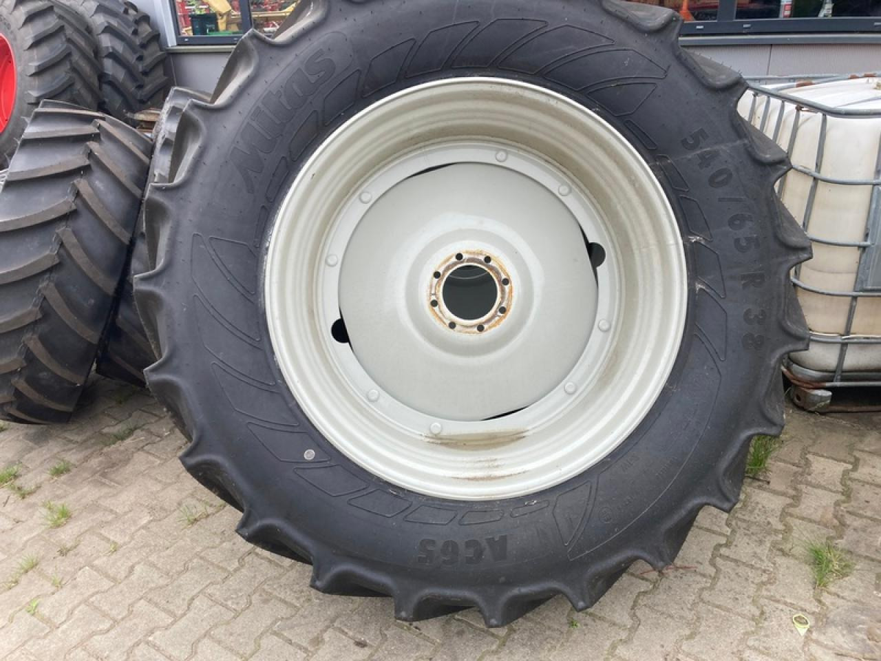 2X 440/65R28//2X 540/65R38 VALTRA - Гума: слика 5 2X 440/65R28//2X 540/65R38 VALTRA - Гума: слика 5
