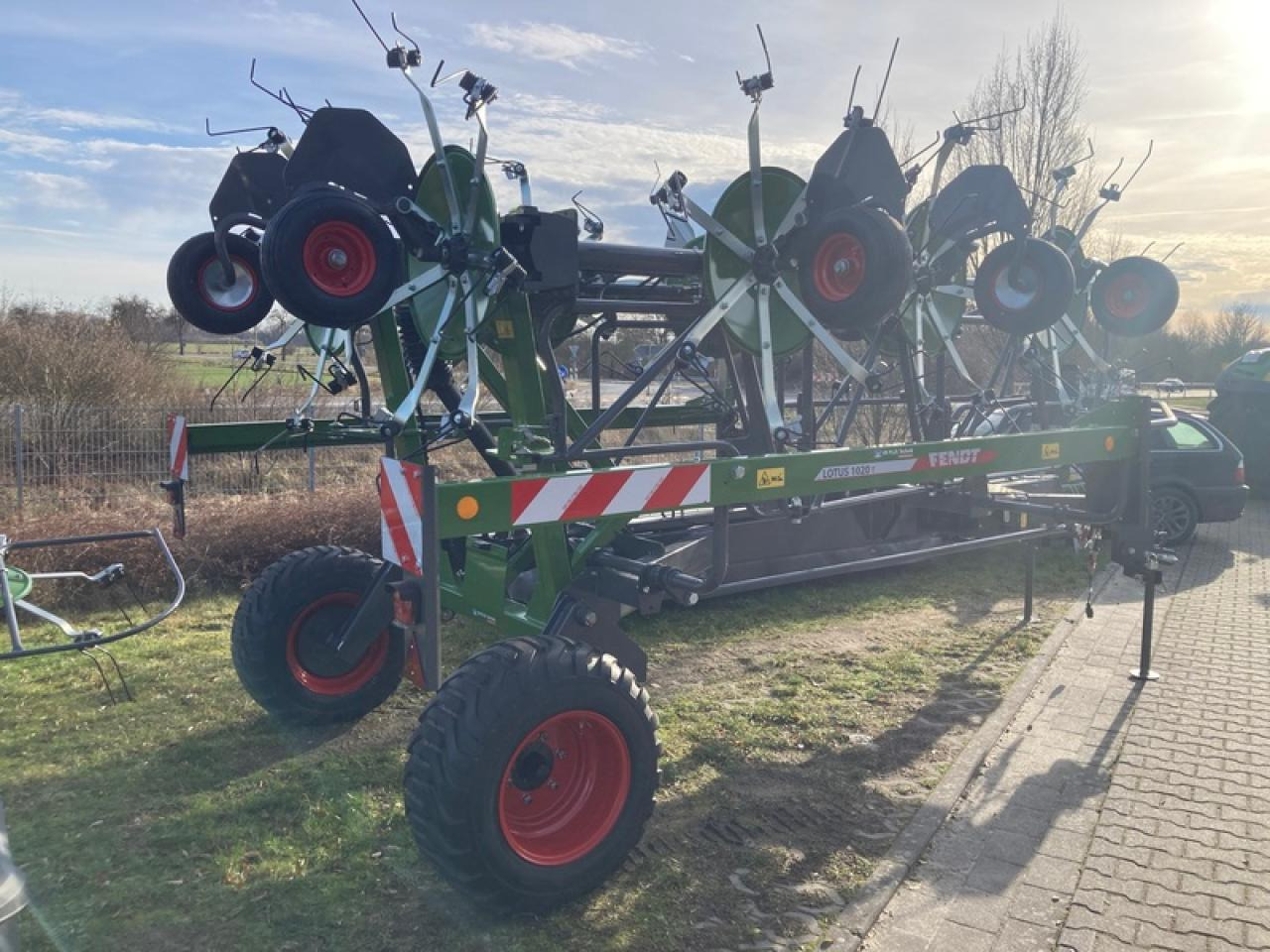 Fendt LOTUS 1020 T - Превртувач и гребло: слика 2 Fendt LOTUS 1020 T - Превртувач и гребло: слика 2