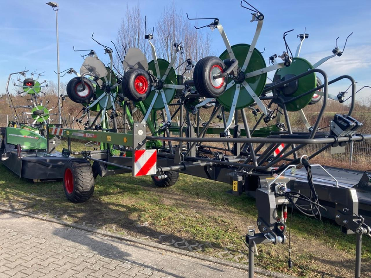 Fendt LOTUS 1020 T - Превртувач и гребло: слика 1 Fendt LOTUS 1020 T - Превртувач и гребло: слика 1
