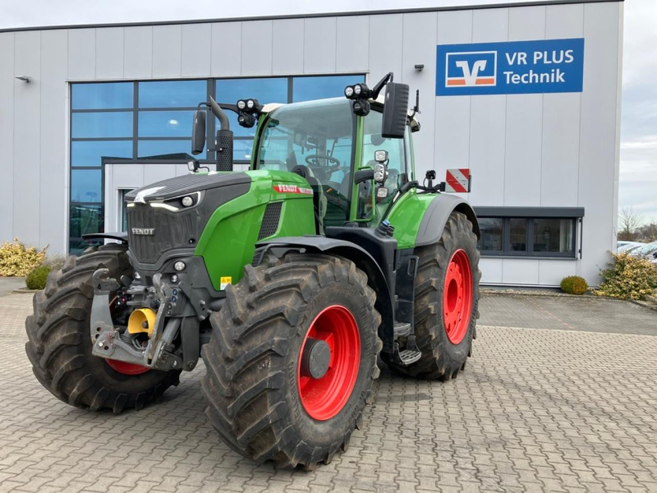 Fendt VARIO 728 GEN 7//RTK//VARIO GRIP - Трактор: слика 1 Fendt VARIO 728 GEN 7//RTK//VARIO GRIP - Трактор: слика 1