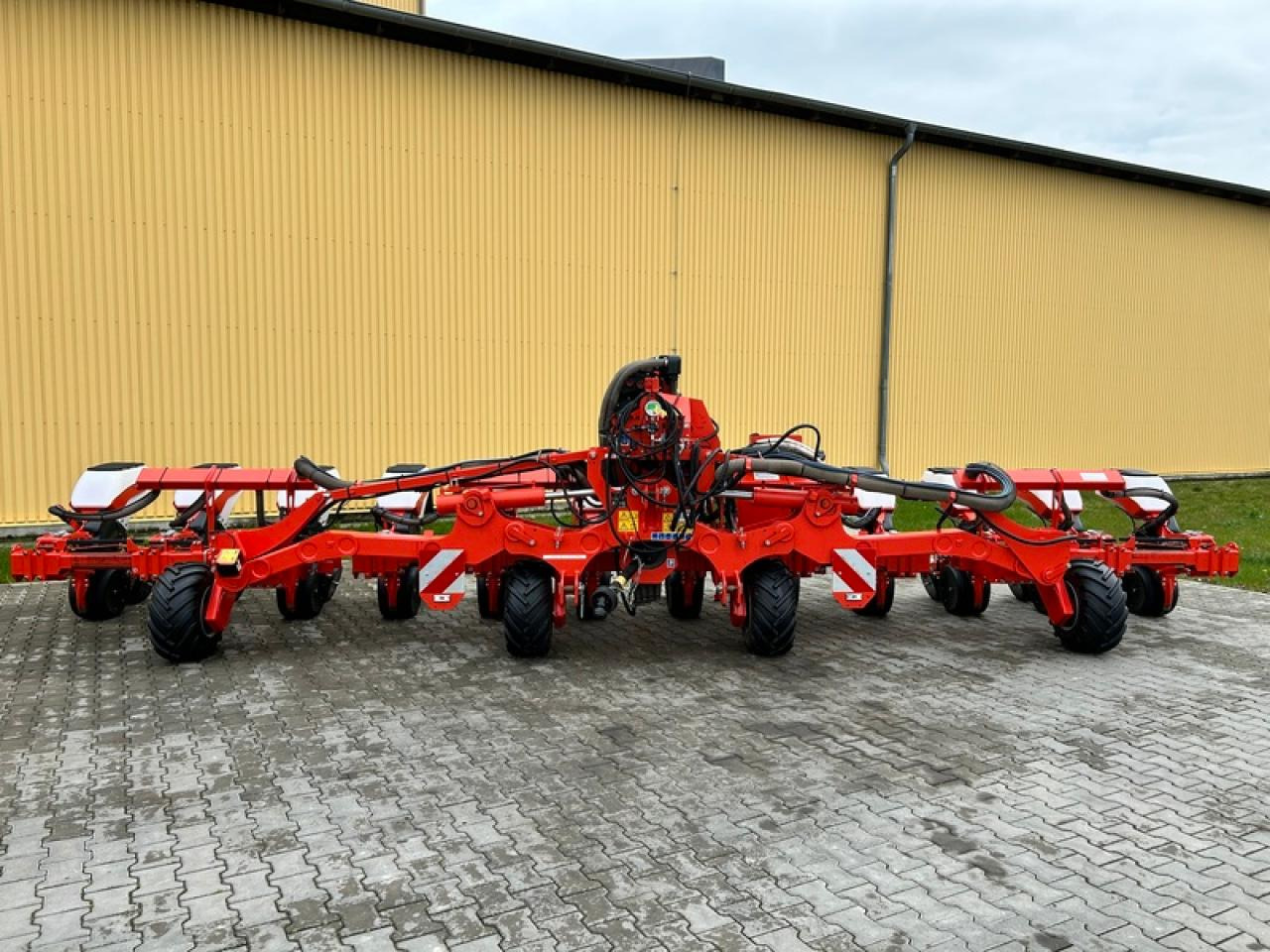 Kuhn MAXIMA 3RXLE - Прецизна машина за сеење: слика 2 Kuhn MAXIMA 3RXLE - Прецизна машина за сеење: слика 2
