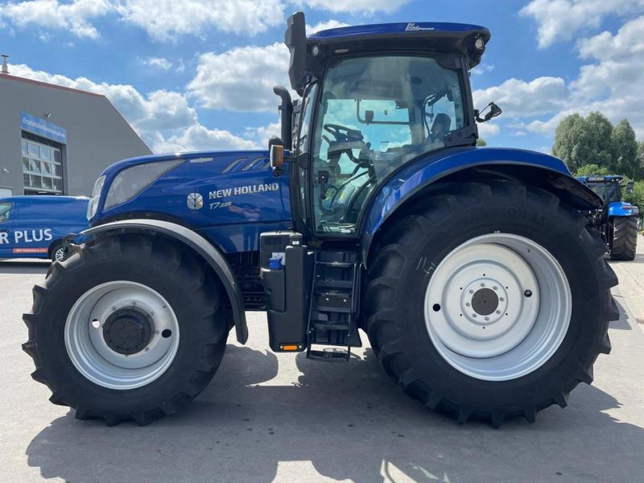 New Holland T 7.225 AKTION - Трактор: слика 2 New Holland T 7.225 AKTION - Трактор: слика 2